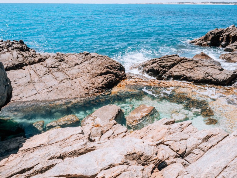 Piscina de rocas en Dolphin Beach