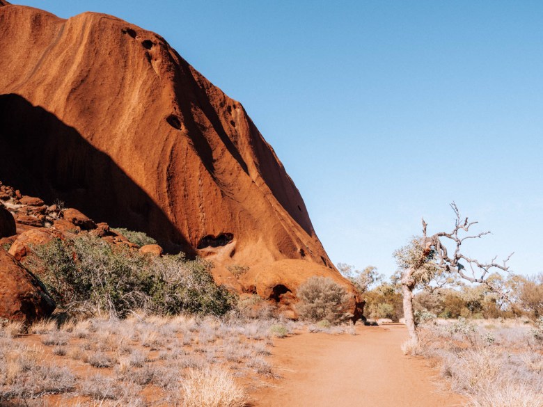 Paseo por la base de Uluru
