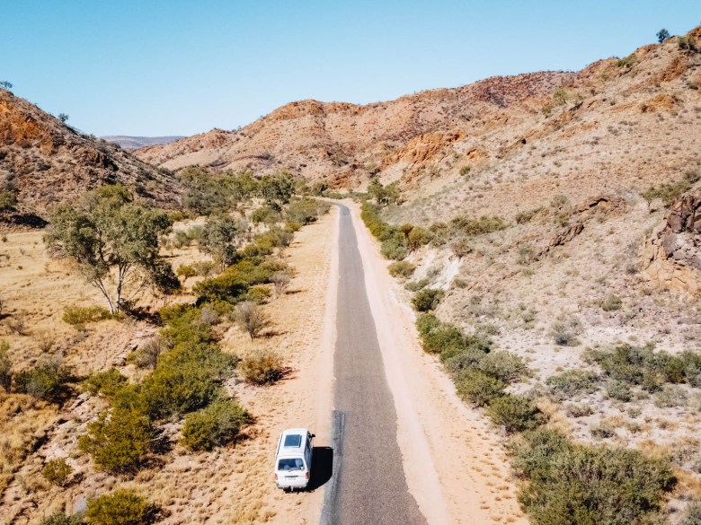 Conduciendo a los rangos de East MacDonnell